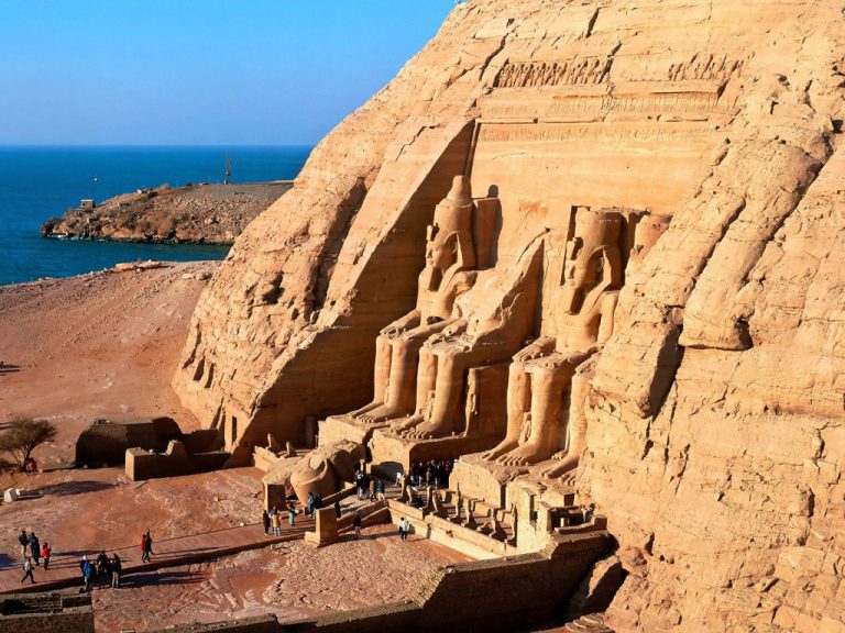 Abu-Simbel-Near-Aswan-Egypt_1920x1440_1173-1024x768