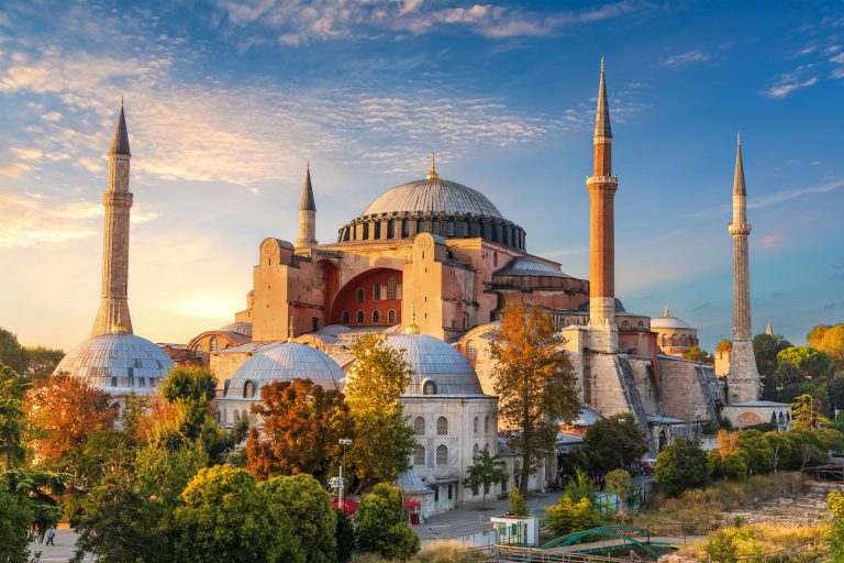 hagia-sophia-famoso-punto-di-riferimento-di-istanbul-turchia