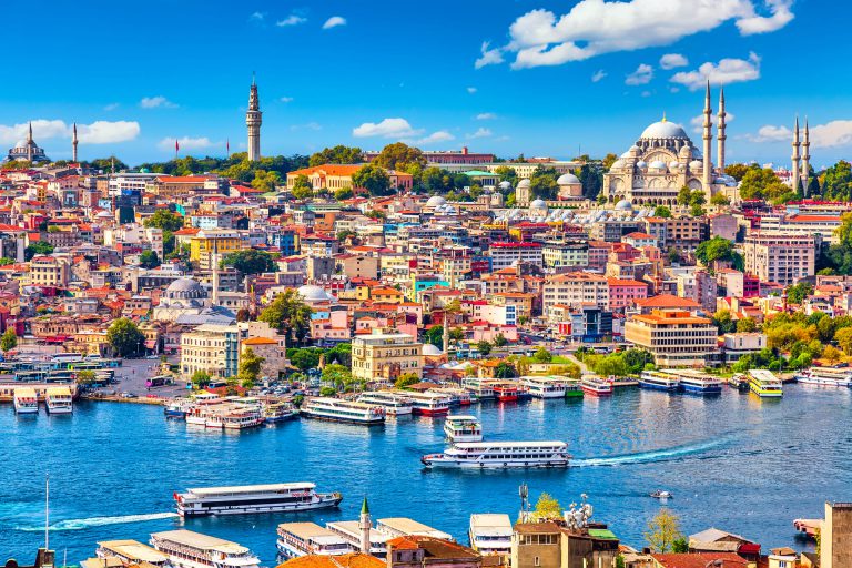 touristic-sightseeing-ships-golden-horn-bay-istanbul-mosque-with-sultanahmet-district-against-blue-sky-clouds-istanbul-turkey-during-sunny-summer-day